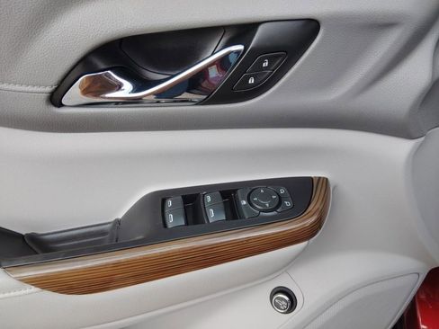 Used 2019 GMC Acadia SLE image 13