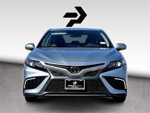 Used 2024 Toyota Camry SE w/ Convenience Package image 3