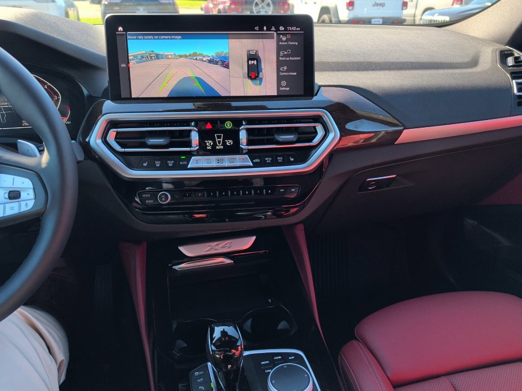 Used 2025 BMW X4 xDrive30i w/ Premium Package AWD/4WD image 9