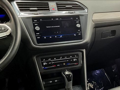 Used 2022 Volkswagen Tiguan SE image 9