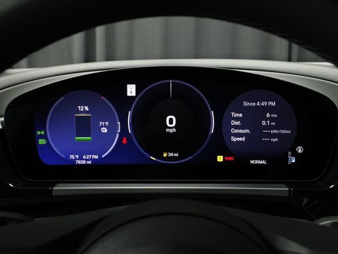 Certified 2025 Porsche Macan 4 Electric AWD/4WD image 12