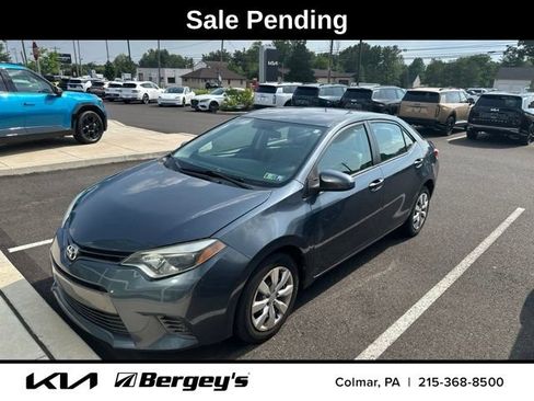 Used 2016 Toyota Corolla LE FWD image 1