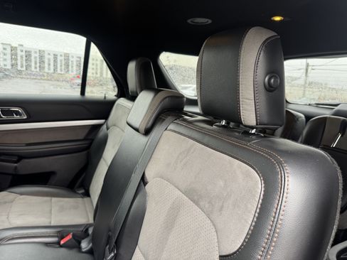 Used 2017 Ford Explorer XLT w/ Equipment Group 202A image 15