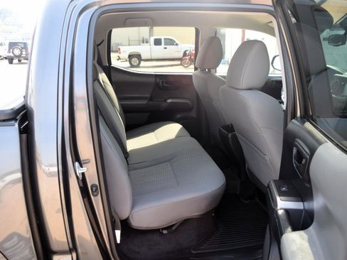 Used 2018 Toyota Tacoma SR5 image 18