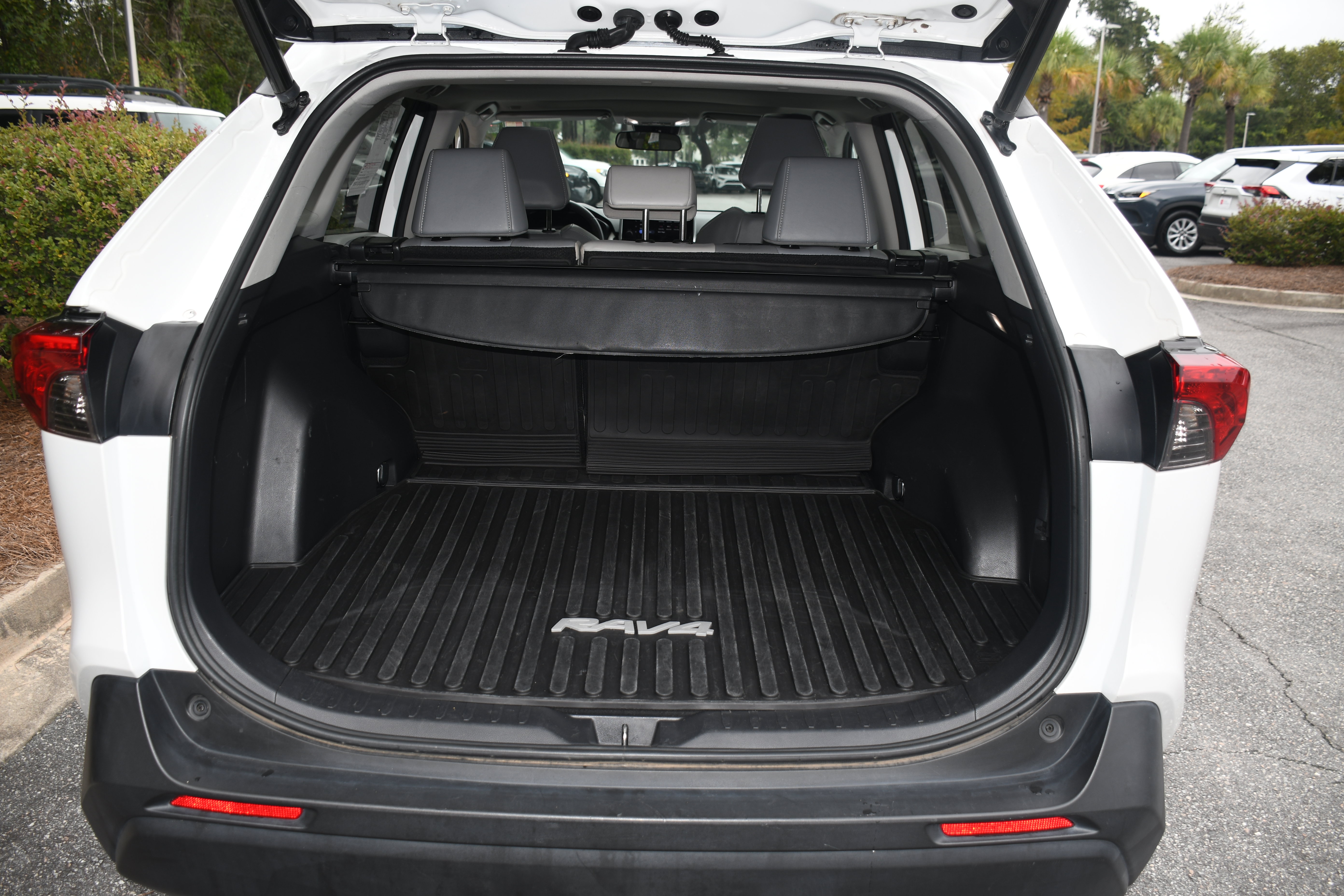Used 2023 Toyota RAV4 XLE Premium FWD image 19