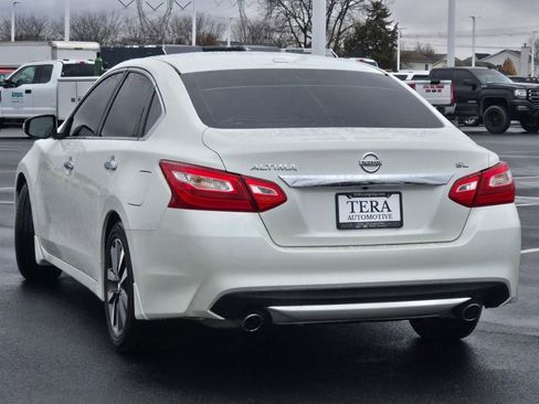 Used 2017 Nissan Altima 2.5 SL w/ Moonroof Package image 14