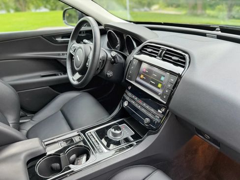Used 2017 Jaguar XE Premium AWD/4WD image 43