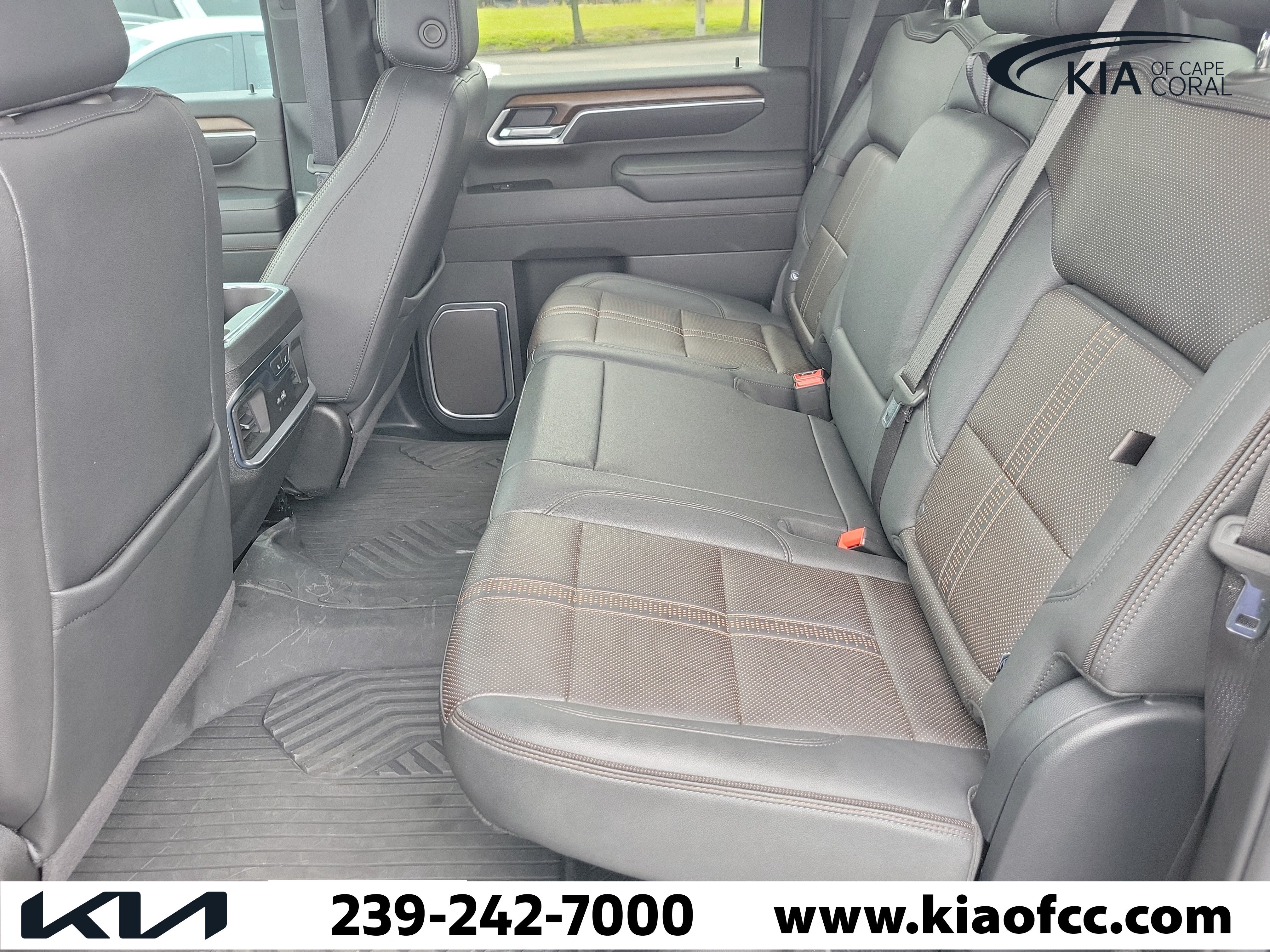 Used 2025 Chevrolet Silverado 2500 High Country w/ Midnight Edition AWD/4WD image 11