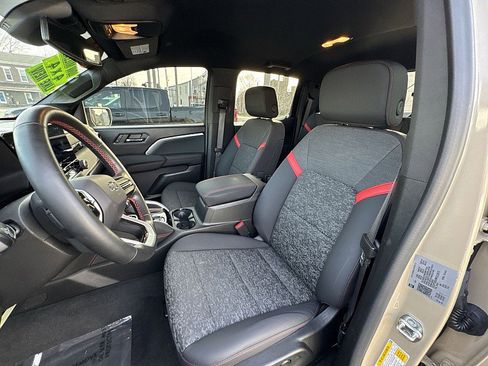 Certified 2024 Chevrolet Colorado Z71 w/ LPO, Dark Essentials Package image 16