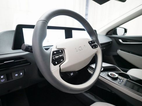 Used 2024 Kia EV6 Wind image 8