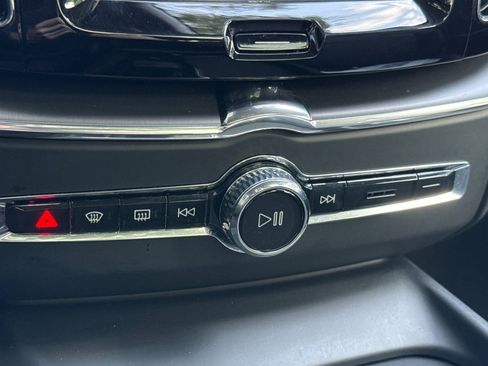 Used 2025 Volvo XC60 B5 Core image 26