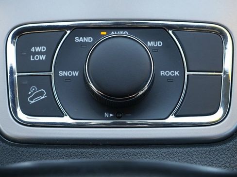 Used 2022 Jeep Grand Cherokee Laredo X image 22