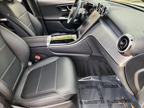 Used 2026 Mercedes-Benz GLC 300 image 3