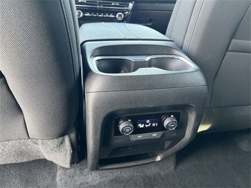 Certified 2025 Chevrolet Traverse LT image 20