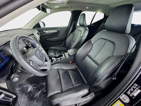 Used 2023 Volvo XC40 B4 Ultimate image 12