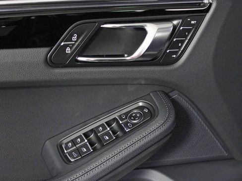 Certified 2026 Porsche Macan AWD/4WD image 16