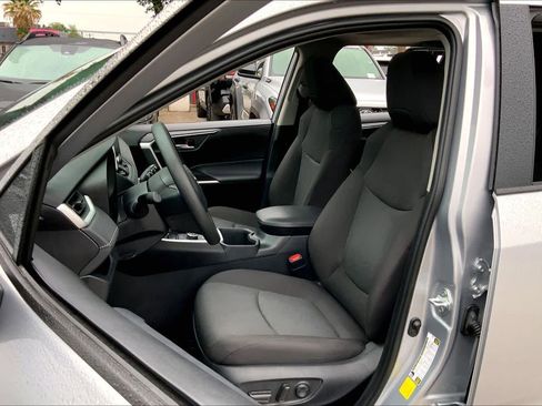 Used 2024 Toyota RAV4 XLE w/ Convenience Package image 8