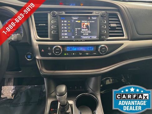 Used 2019 Toyota Highlander XLE w/ Carpet Mat Package (TMS) AWD/4WD image 6