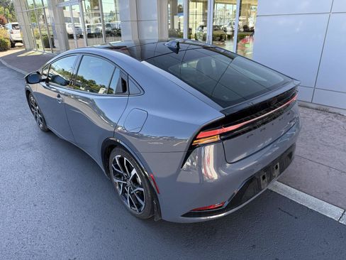 Used 2024 Toyota Prius Prime Premium FWD image 3