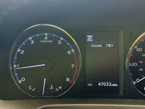 Used 2016 Toyota RAV4 XLE image 14