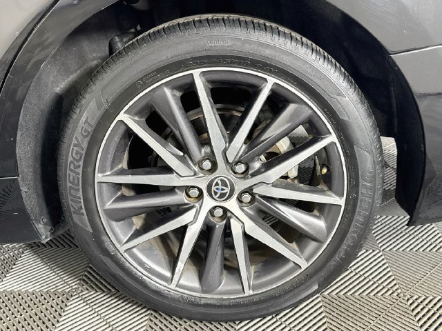 Used 2022 Toyota Camry XLE FWD image 38