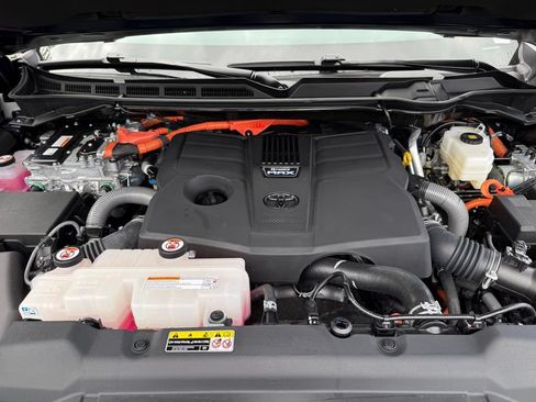 Certified 2025 Toyota Sequoia Platinum AWD/4WD image 10