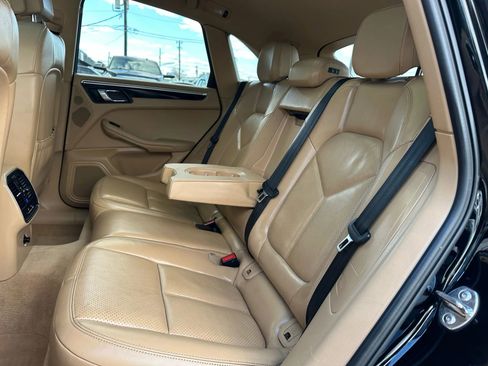 Used 2016 Porsche Macan S image 18