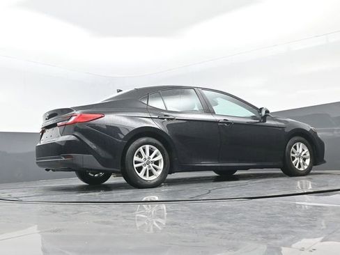 Used 2025 Toyota Camry SE image 18