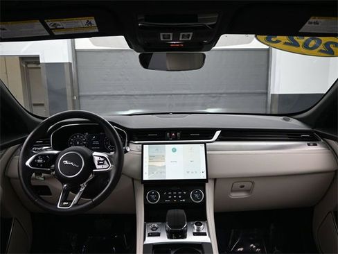 Used 2023 Jaguar F-PACE R-Dynamic S image 25