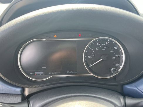 Used 2025 Nissan Versa SV FWD image 12
