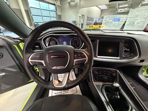 Used 2015 Dodge Challenger R/T Scat Pack w/ Scat Pack Appearance Package image 9