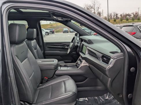 Used 2023 GMC Yukon XL Denali image 11