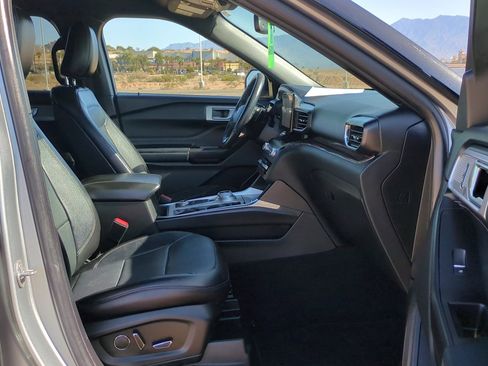 Used 2020 Ford Explorer Limited image 31