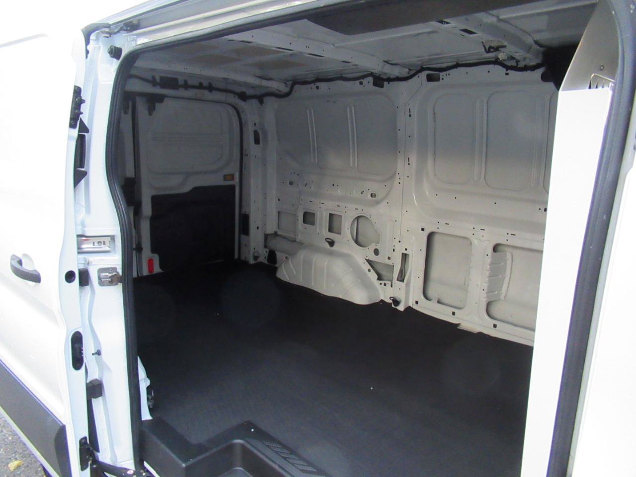 Used 2018 Ford Transit 150 130 Low Roof RWD image 11