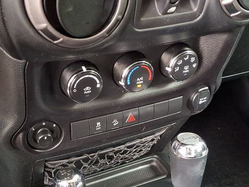 Used 2018 Jeep Wrangler Unlimited Sport AWD/4WD image 15