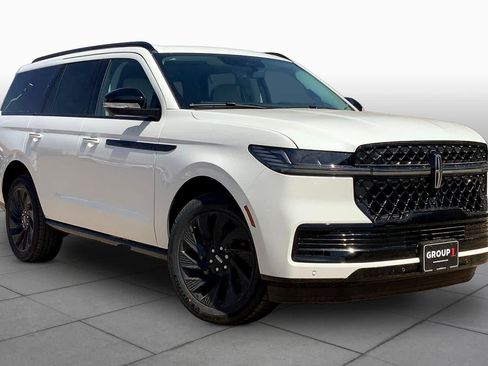 New 2026 Lincoln Navigator Reserve w/ Jet Appearance Package AWD/4WD image 2