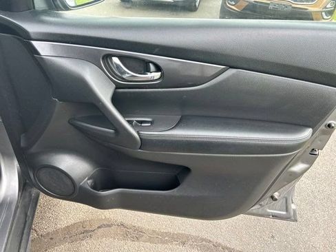 Used 2017 Nissan Rogue S FWD image 37