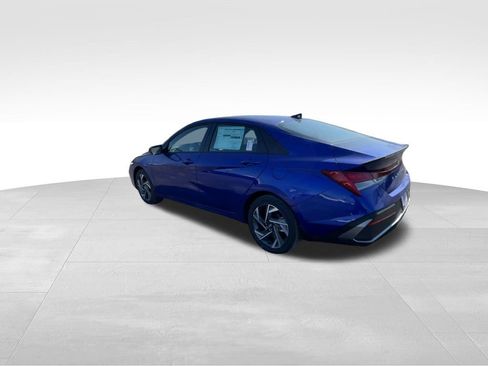 New 2025 Hyundai Elantra SEL image 16