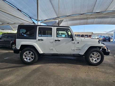 Used 2018 Jeep Wrangler Unlimited Sahara w/ Connectivity Group AWD/4WD image 4