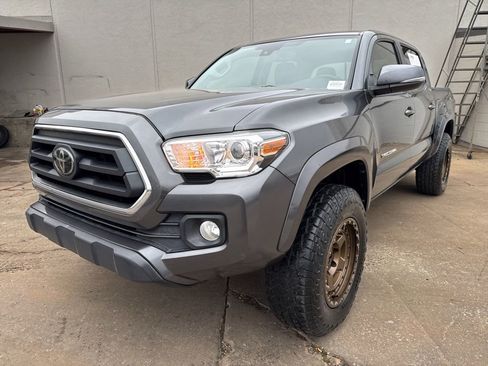 Used 2022 Toyota Tacoma SR5 w/ Technology Package RWD image 3