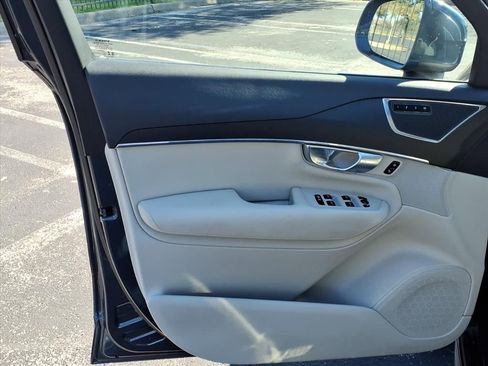 Used 2020 Volvo XC90 T6 Momentum w/ Protection Package Premier image 13