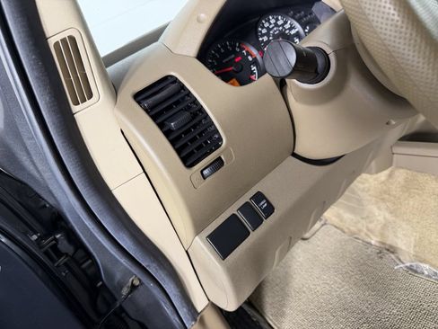 Used 2005 Nissan Frontier SE AWD/4WD image 33