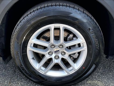 Used 2025 Ford Explorer Active AWD/4WD image 13