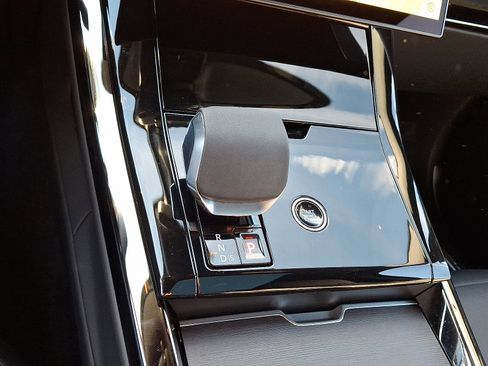 Used 2024 Land Rover Range Rover Sport SE image 15