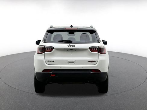 Used 2025 Jeep Compass Trailhawk AWD/4WD image 8