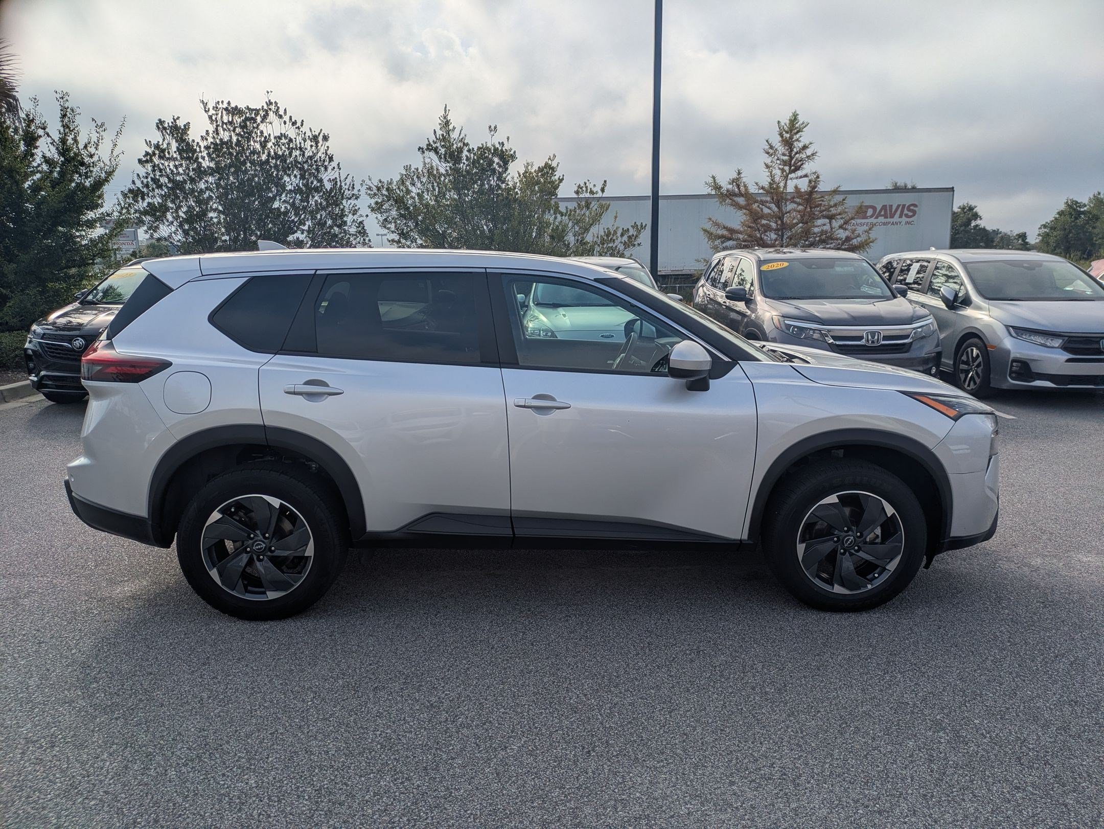 Certified 2024 Nissan Rogue SV AWD/4WD image 2