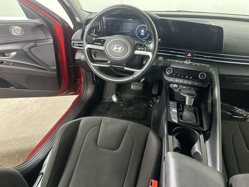 Used 2025 Hyundai Elantra SEL FWD image 17