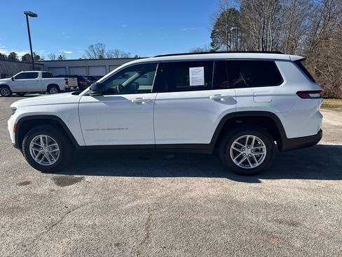 New 2025 Jeep Grand Cherokee L Laredo image 8