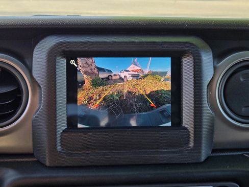 Used 2023 Jeep Gladiator Sport image 19