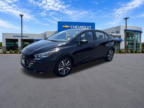 Used 2025 Nissan Versa SV FWD image 3